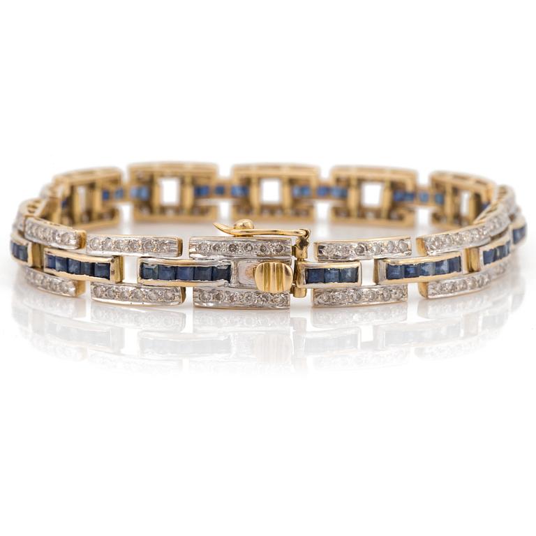 ARMBAND med diamanter samt carréslipade safirer.