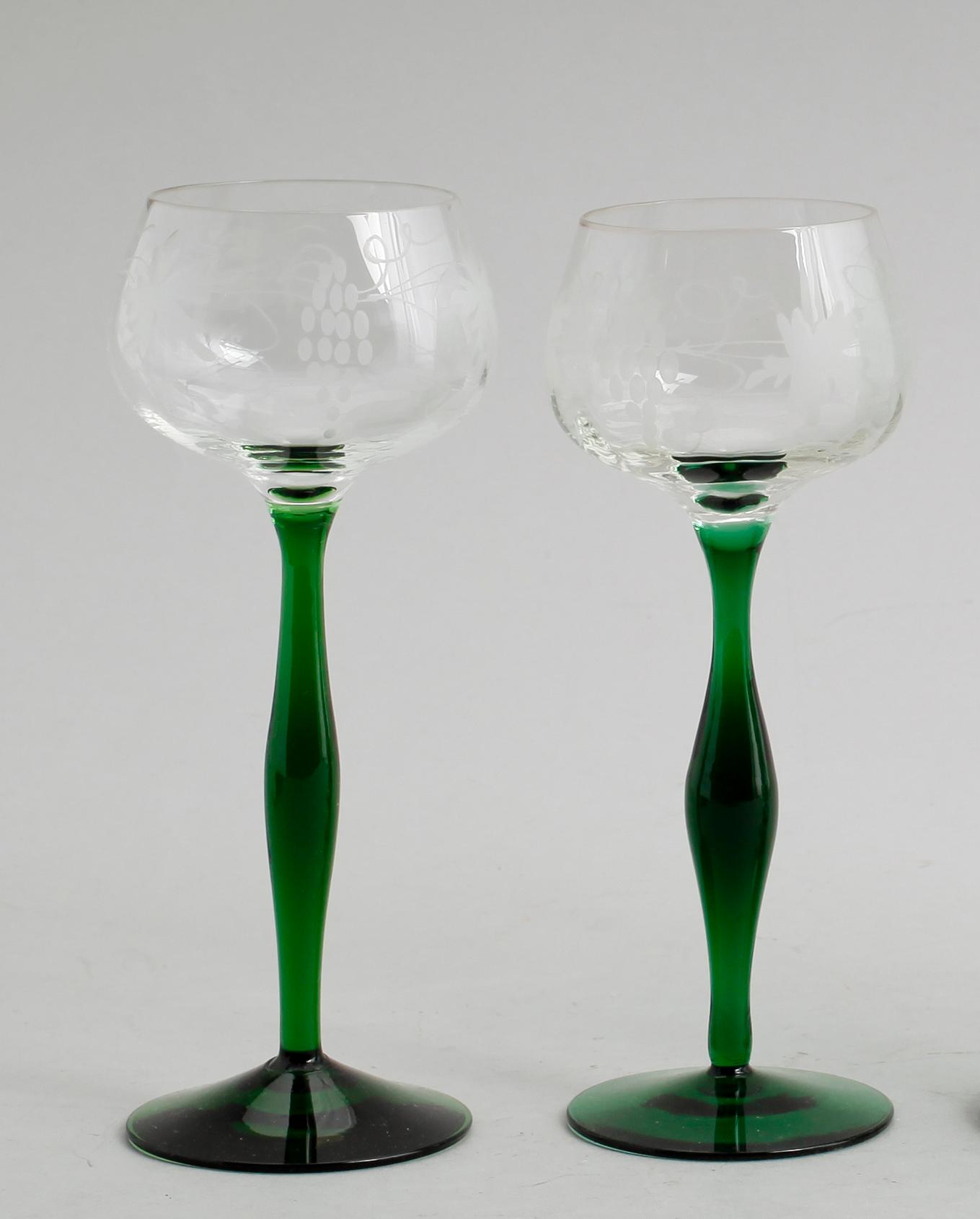 VITVINSGLAS, 17 st snarlika, 1900-talets mitt.