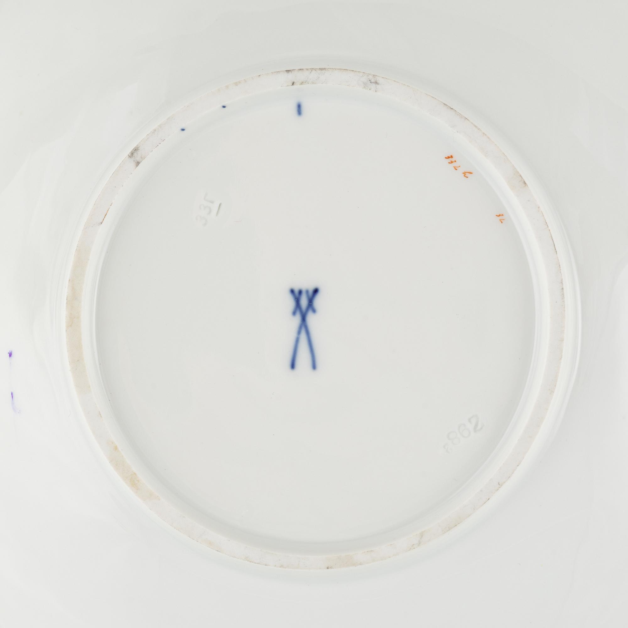 Two Meissen Porcelaine Decorative Dishes, mid 20th century.
