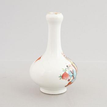 A famille rose vase, Qing dynasty, 19th century, also a jar with cover 20th century.