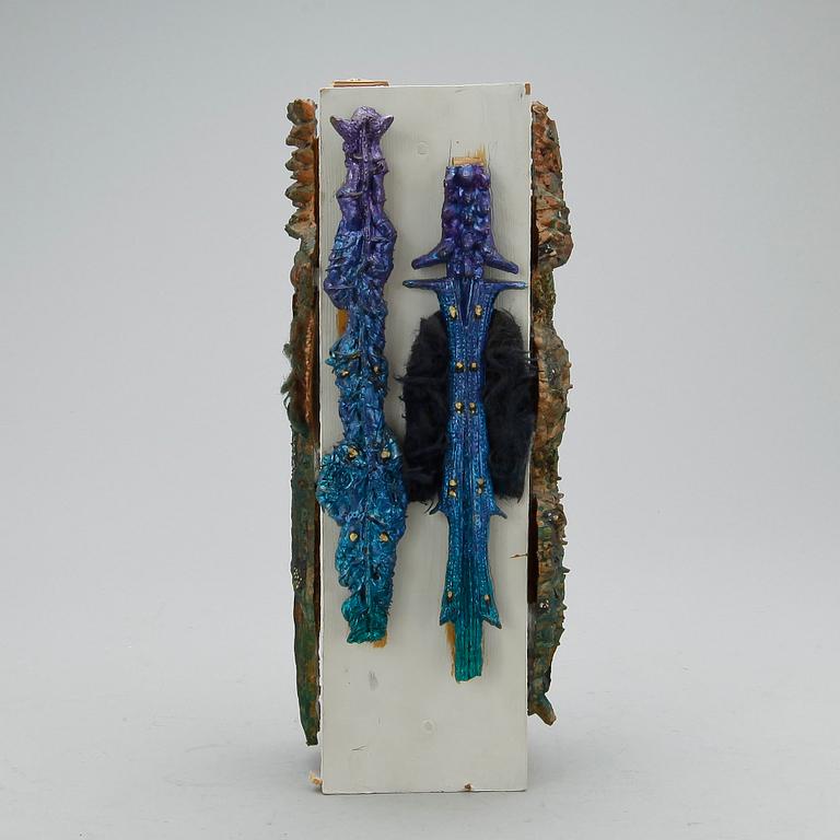 KARL AXEL PEHRSON. Objekt, emalj, trä. Sign med dedikation.