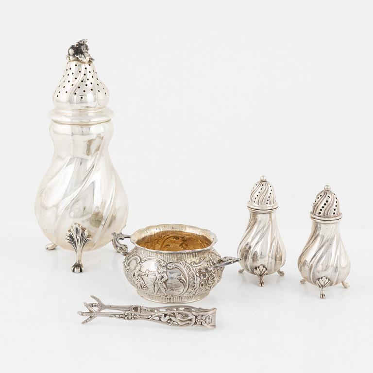 Seven silver items, 20th century.