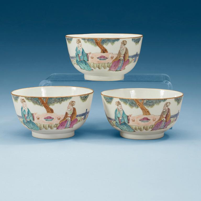 Three famille rose bowls, late Qing dynasty, with Tongzhi seal mark.
