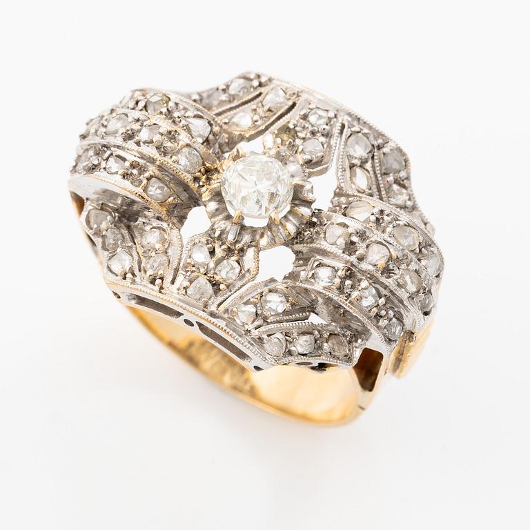 Ring 18K guld och platina med gammalslipad diamant och rosenslipade diamanter.
