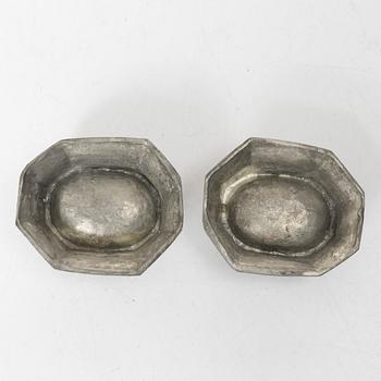 Rokoko, A pair of Swedish pewter salt cellars, 18th century.