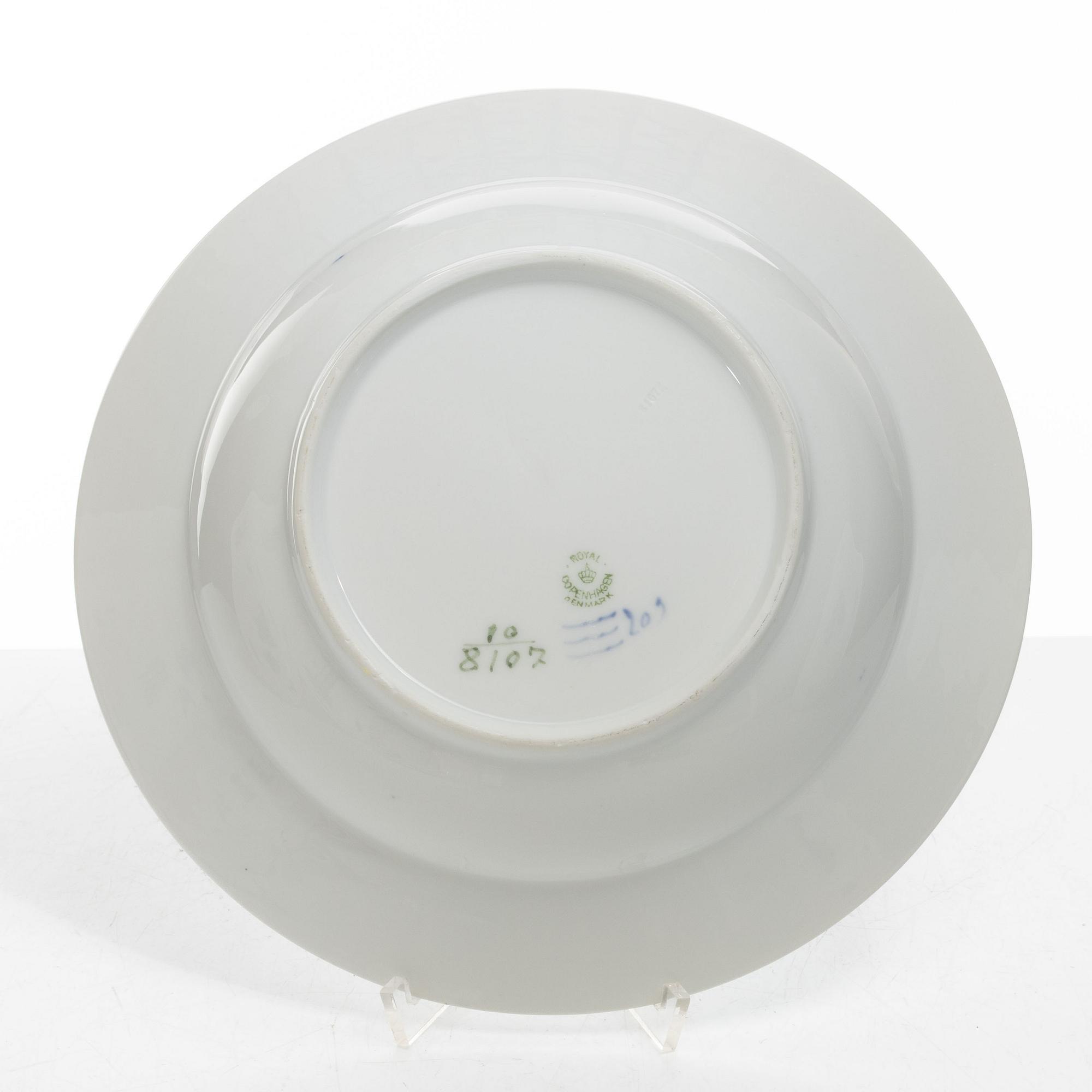 An 85-piece "Blå Blomst' porcelain dinner and cofee service, Royal Copenhagen, Denmark.