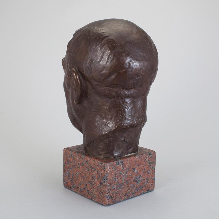 ARVID BACKLUND, skulptur, brons, signerad och gjutarstämplar A Pettersson Fud och daterad 1934.