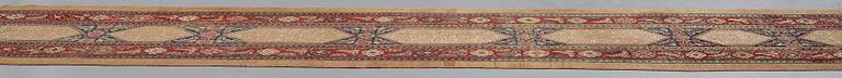 A RUNNER, an antique/semi-antique Hamadan, one of a pair, ca 534 x 114 cm (as well as 2,5 and 1,5 cm flat weave at.