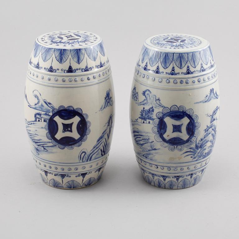 PALLAR, ett par, porslin, Kina, 1900-talets slut/modern tillverkning.