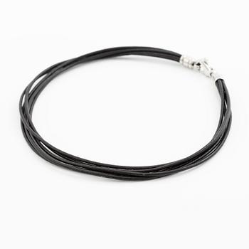 Bulgari collier läder med stållås.