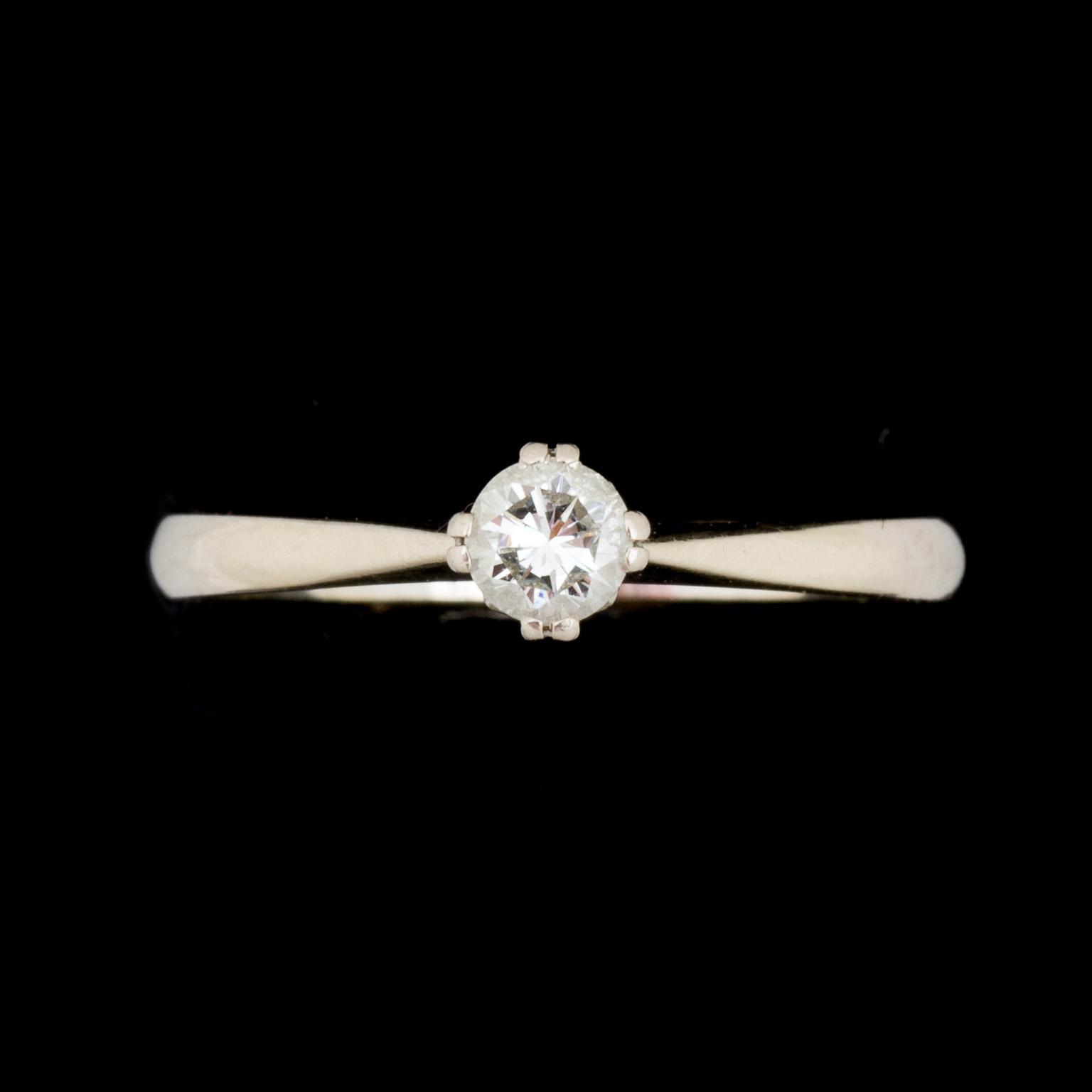 RING, 18k vitguld, rund briljantslipad diamant, ca 0,35ct enligt gravyr. Vikt ca 3g.
