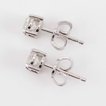 ÖRHÄNGEN, 1 par, 18K vitguld och diamanter tot ca 0.86 ct.