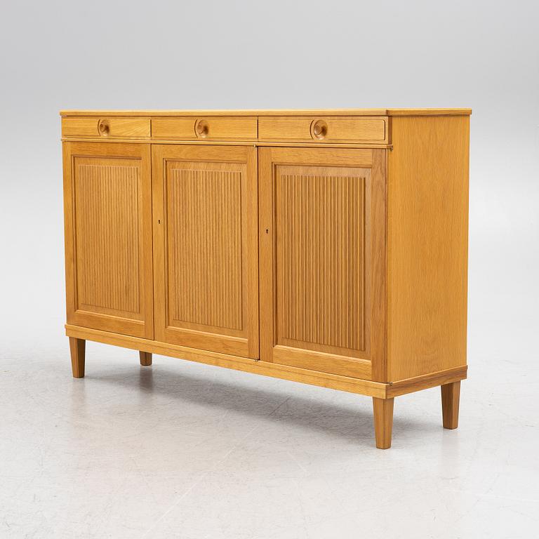 Carl Malmsten, sideboard, "Herrgården", Åfors Möbelfabrik, 1900-talets slut.