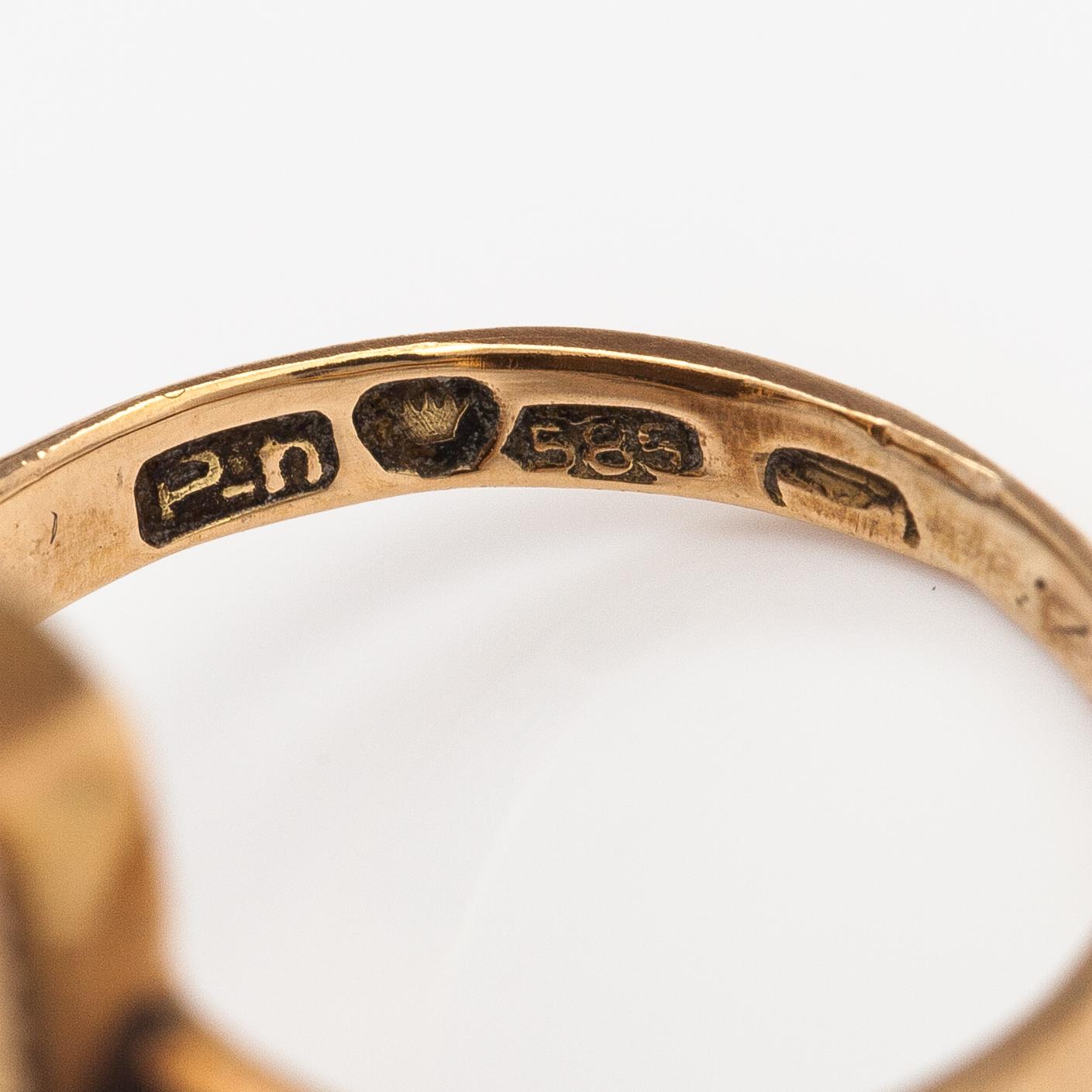 A 14K gold ring with a smoaky quartz. Asser Peltonen, Vantaa.