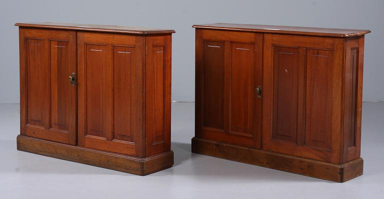 APOTEKSSKÅP, 2 st, tidigt 1900-tal.