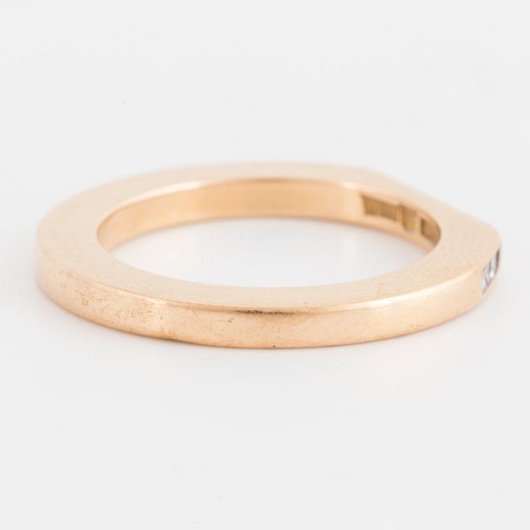 EFVA ATTLING, 18K gold and princess-cut diamond ring.