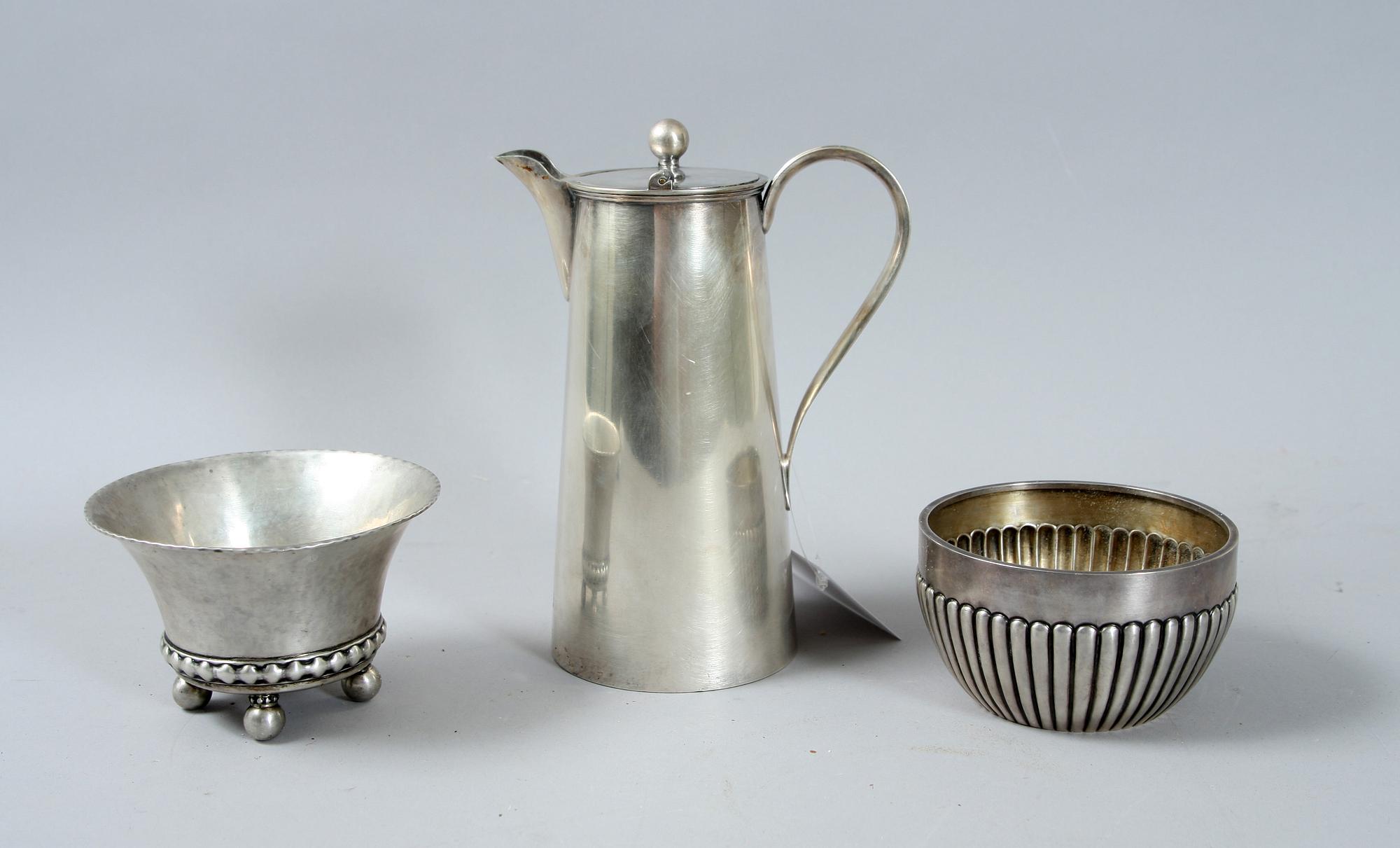 SKÅLAR, 2 st, silver samt KANNA, nysilver.