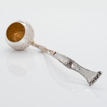 Pekka Turtiainen, bålskål med bålslev och bägare, 5 st, silver, Helsingfors 1985.
