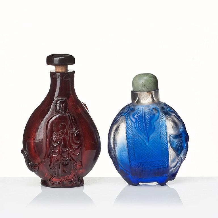 A set of two peking glass snuffbottles, late Qing dynasty.