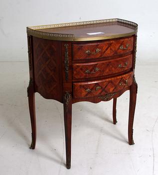 BYRÅ, rokokostil, 1900-tal.