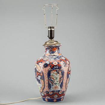 BORDSLAMPA, porslin. Japan, 1900-tal.