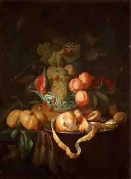 Johannes Hannot Tillskriven, Stilleben med frukter, fjäril och Kraakfat.