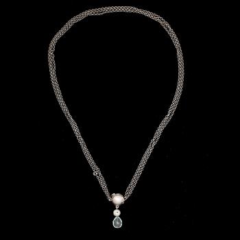 COLLIER, kullås 18k vitguld med 2 mindre diamanter, hänge med akvamarin. Ole Lynggaard, Köpenhamn. Vikt ca 18 g.