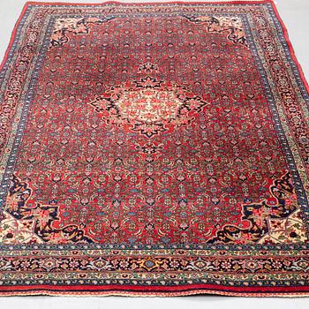 A RUG, an old Bidjar, ca 226 x 144,5-150,5 cm (as well as 1 cm flat weave at the ends).