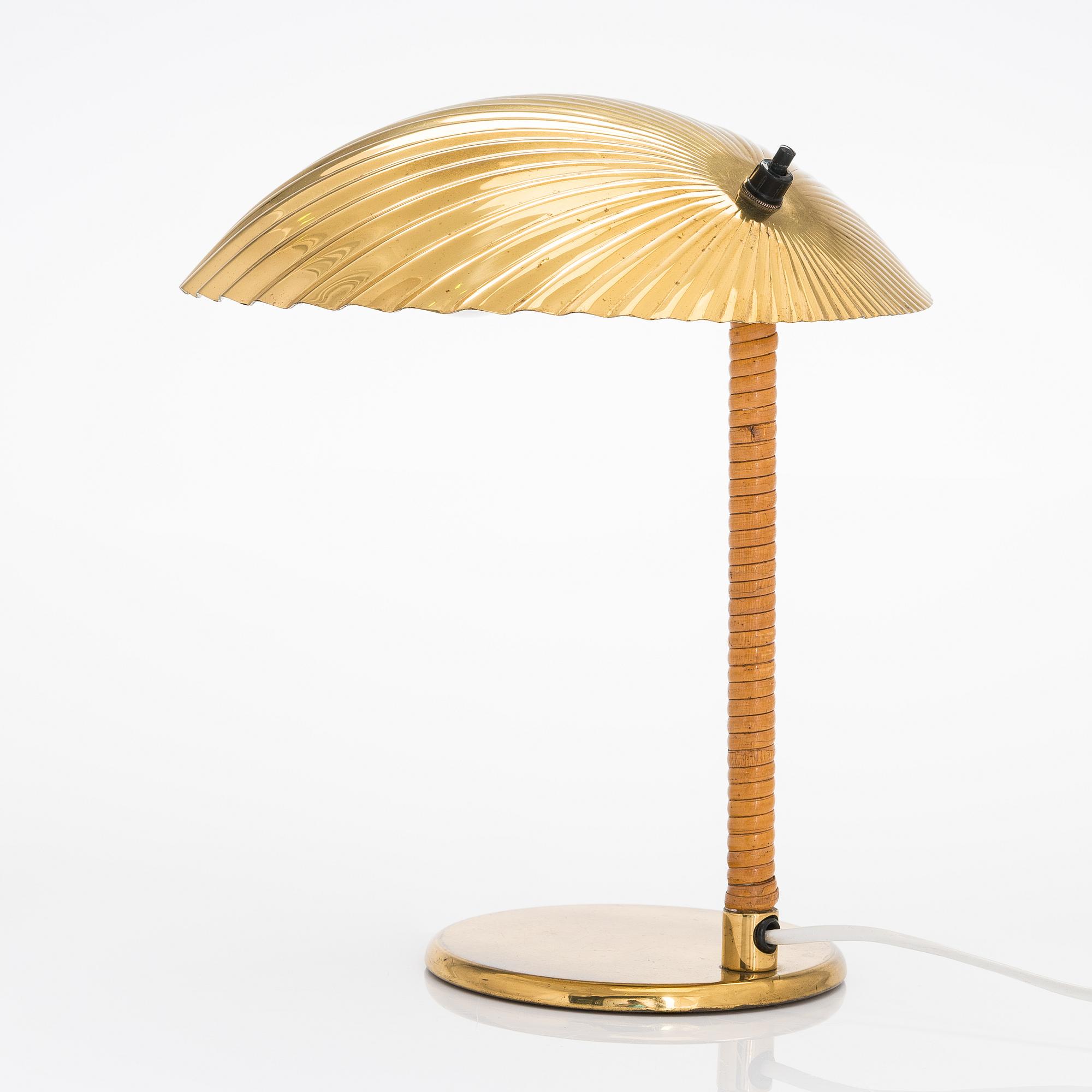 Paavo Tynell, bordslampa, modell 5321 "Snäckan" för Taito/Idman 1900-talets mitt.