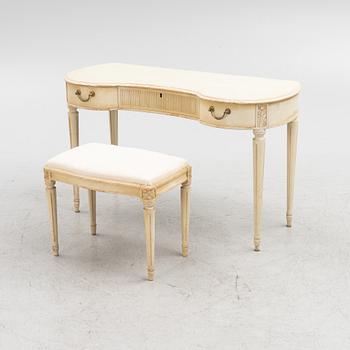 A dressing table with a stool, Blomstermåla, mid 20th Century.