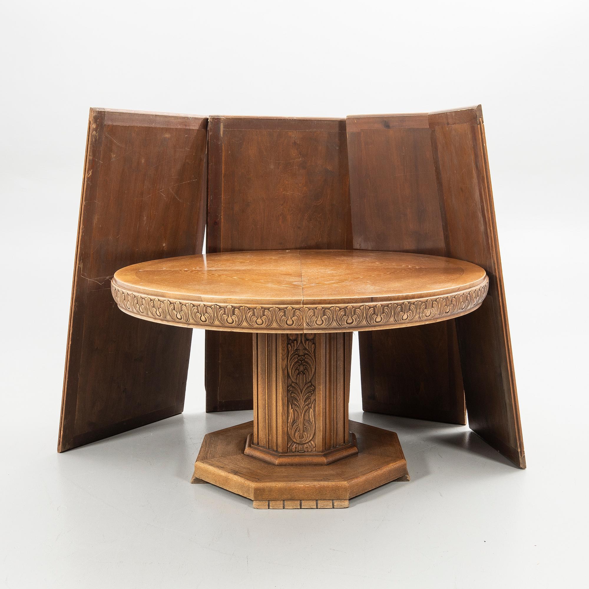 Dining table, first half of the 20th century.