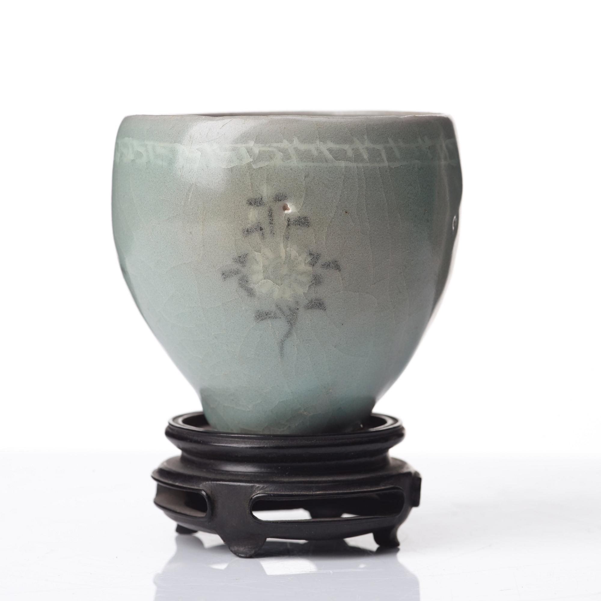 SKÅL, keramik. Korea, Koryo, 1300-tal.