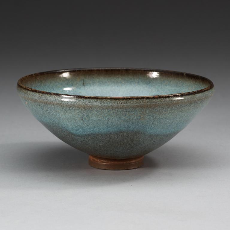 A lavender glased chün bowl, Song/Yuan dynasty.