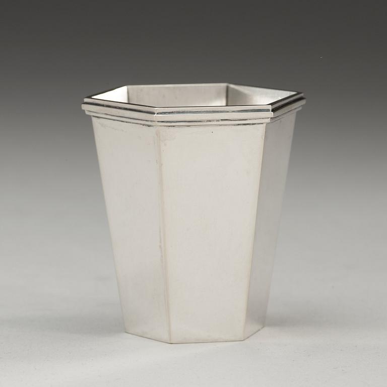 A Wiwen Nilsson sterling vase, Lund 1958.