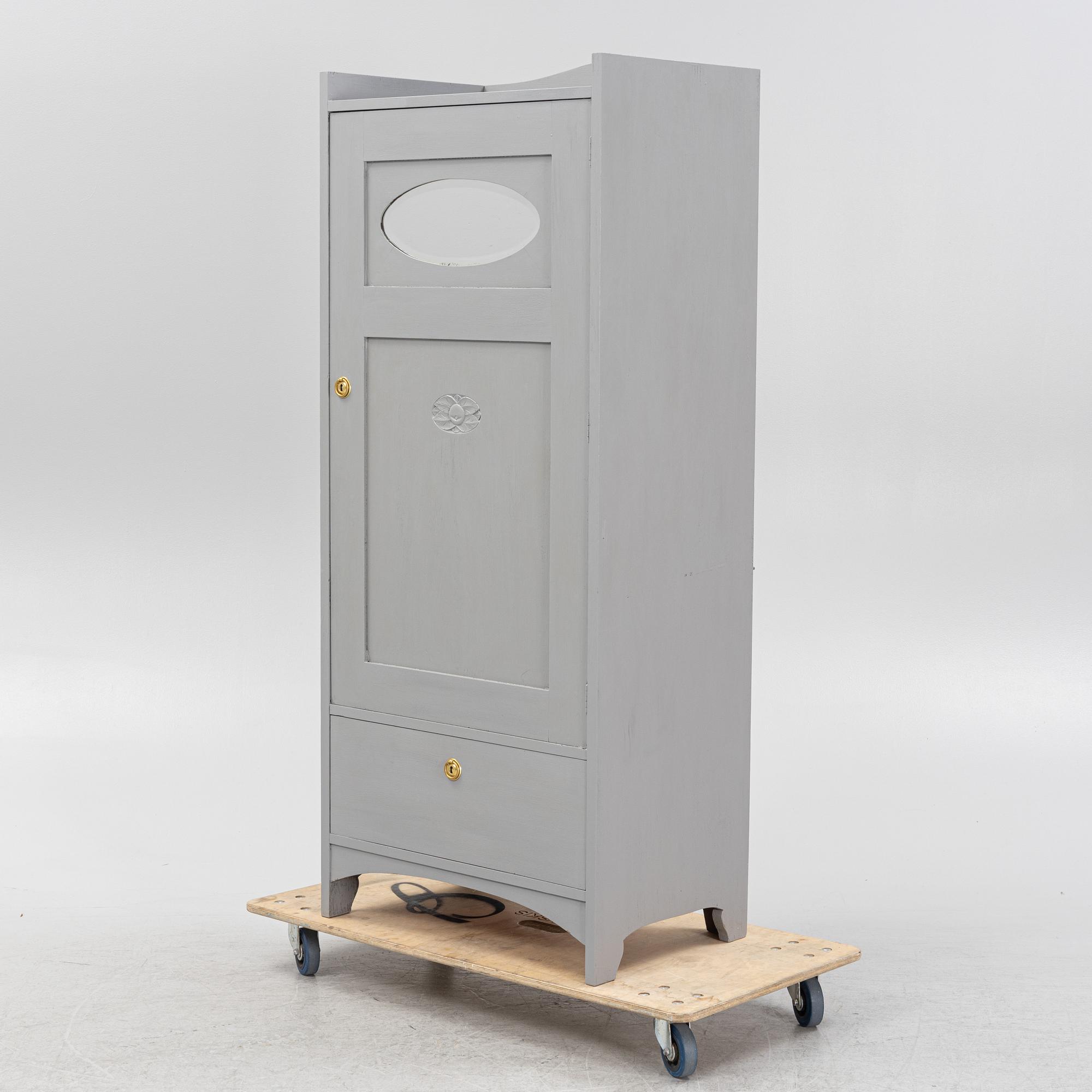 Klädskåp, Möbelfirman Ernst Nilsson, Wislanda, 1910/20-tal.