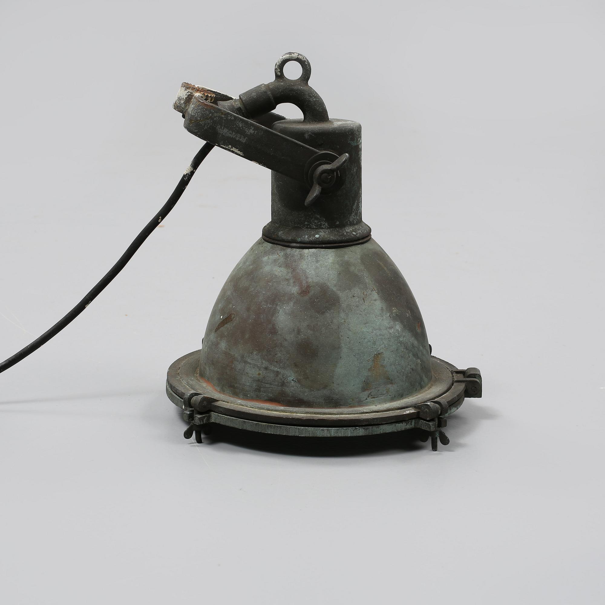 FARTYGSLAMPA, 1900-tal, kupans höjd ca 39 cm.