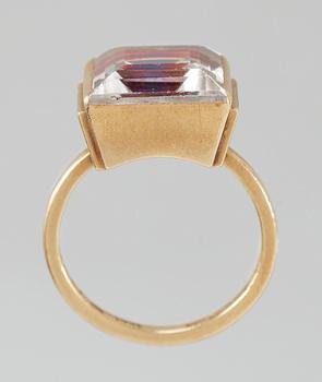 A Wiwen Nilsson 18K gold and facet cut white beryle ring, Lund 1942.