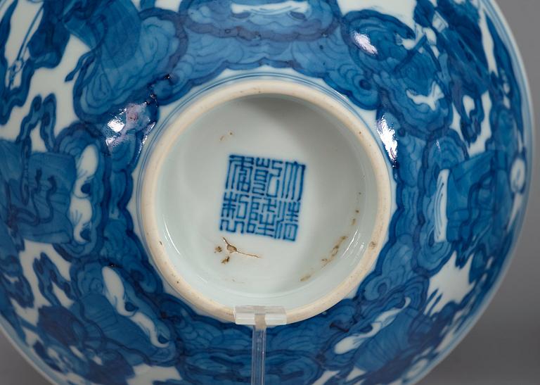 A pair of blue and white bowls, Qing dynasty (1644-1912), with Qianlong sealmark.