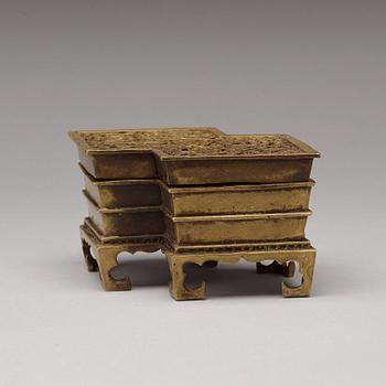 RÖKELSEKAR med LOCK, patinerad brons. Qingdynastin, 1800-tal.