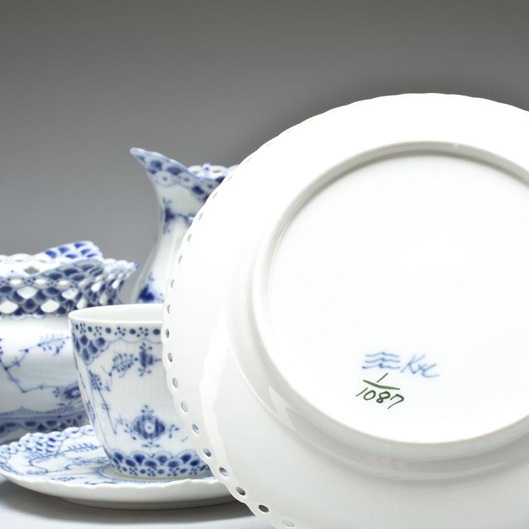 KAFFESERVIS, porslin, 14 delar.  "Musselmalet" Royal Copenhagen.