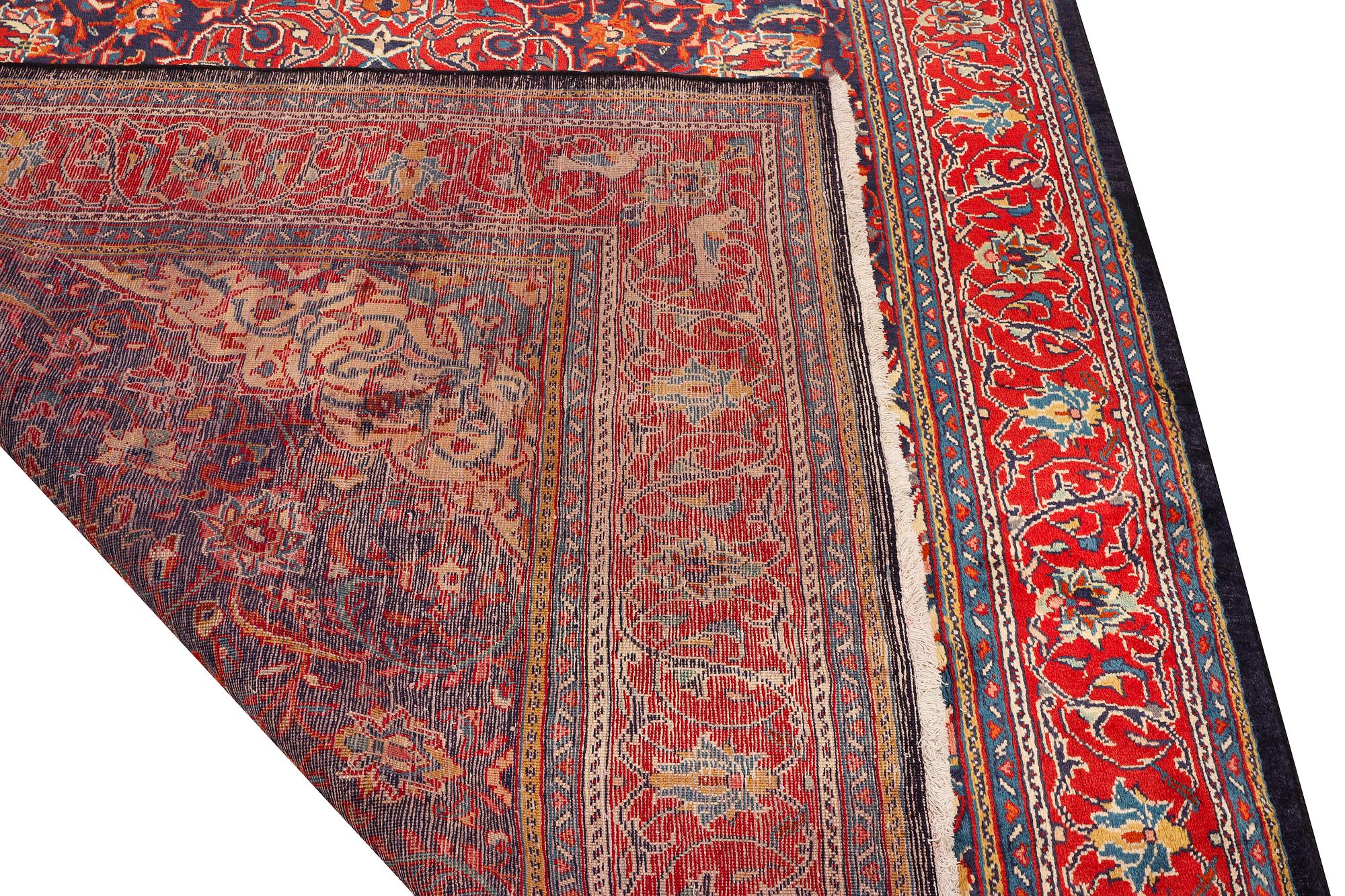 A Bakhtiari carpet, c. 321 x 210 cm.