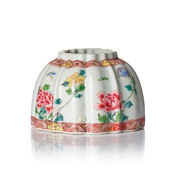 1240. A famille rose water pot, Qing dynasty, Yongzheng (1723-35).