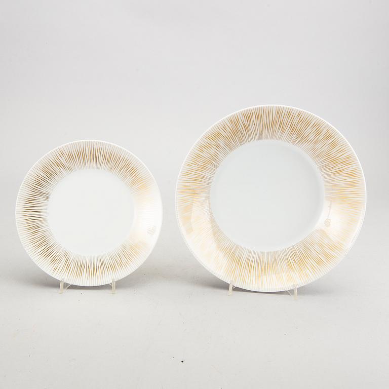 Raymand Loewy, a 56 pcs porcelain dinner service, Rosenthal, Tyskland.