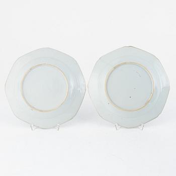 Stekfat och tallrikar, 2 st, kompaniporslin, Kina, Qingdynastin, Qianlong (1736-95).