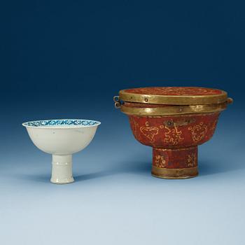 1754. A blue and white anhua-decorated stem cup, Ming dynasty, Wanli (1573-1620).