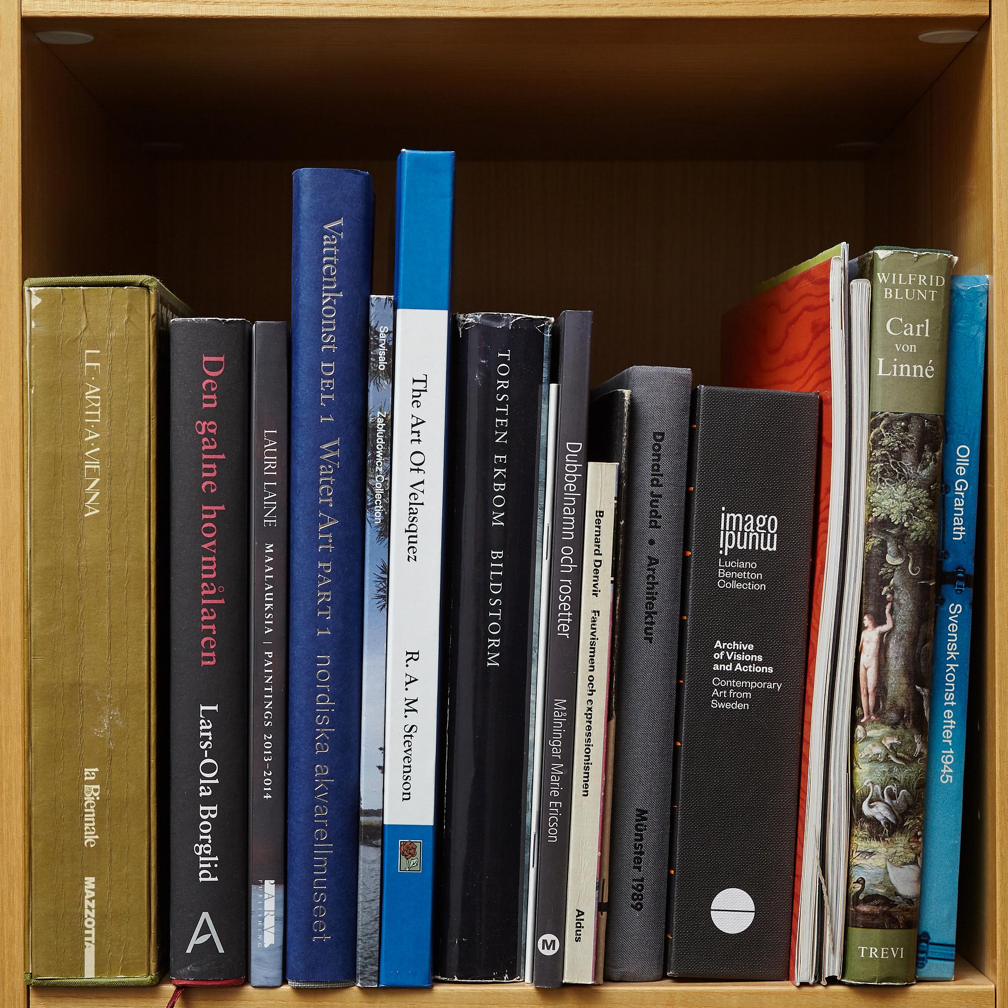 Björn Springfeldt's art library.