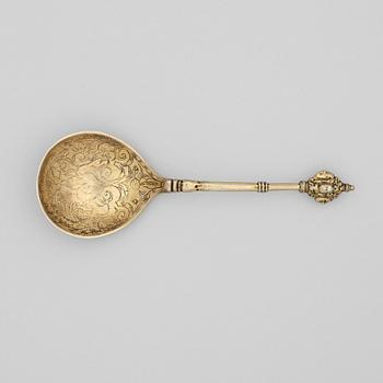 587. A Swedish 17th century silver-gilt spoon, possibly of  Erik Månsson Schmidt, (Stockholm 1675-1686).