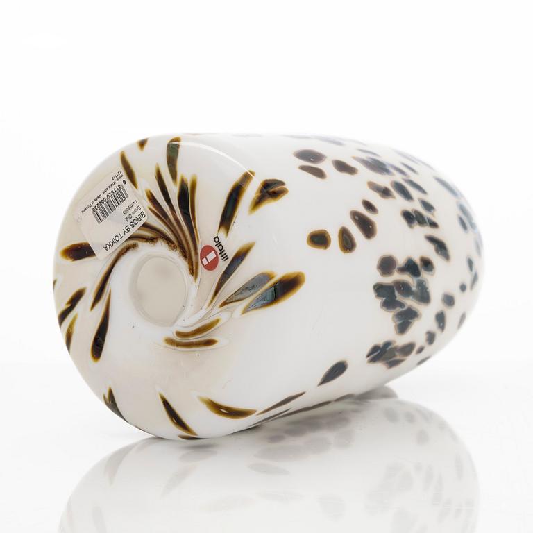 Oiva Toikka, A glass bird, 'Snow Owl', signed O. Toikka Nuutajärvi.