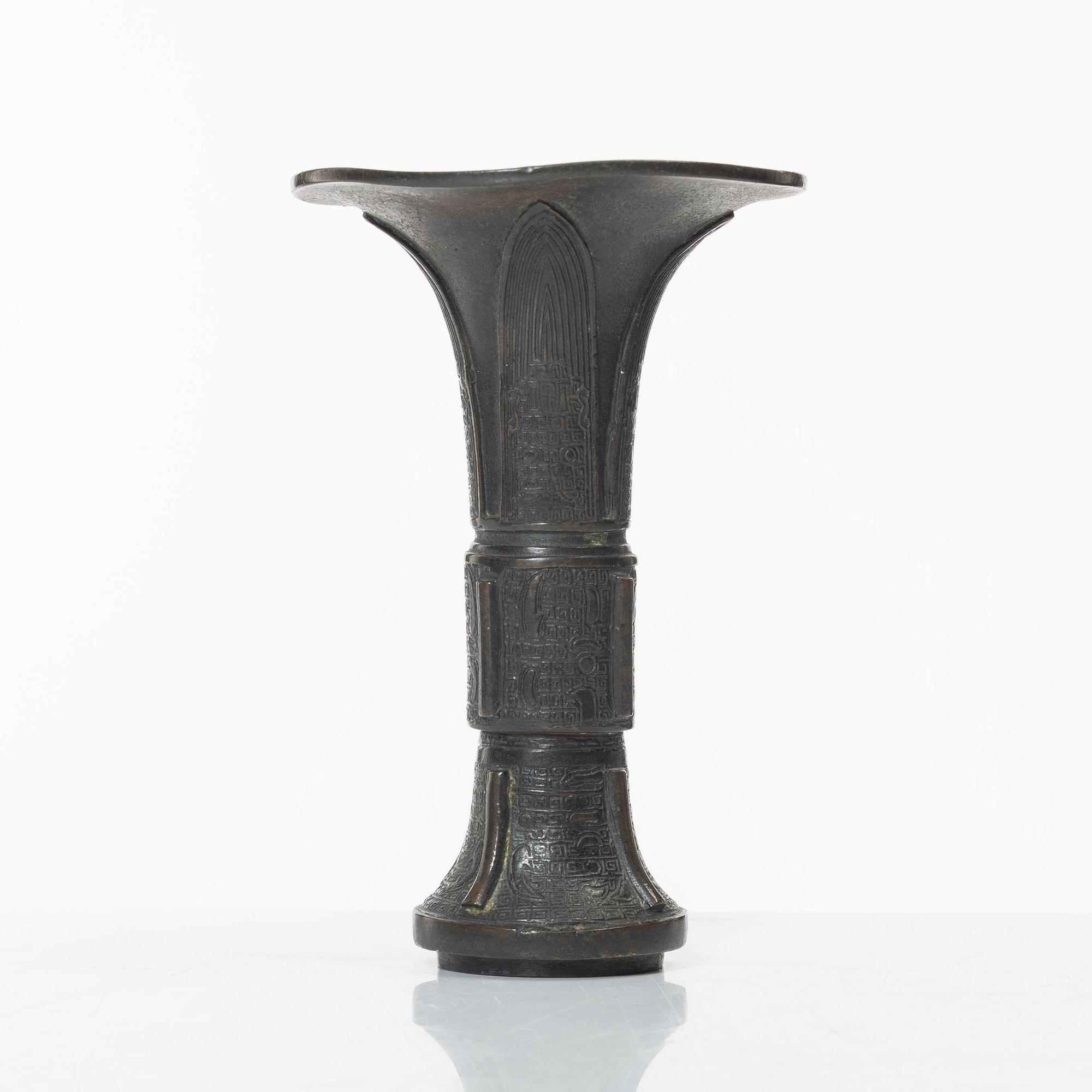 An archaistic bronze vase, Gu, Qing dynasty (1644-1912).
