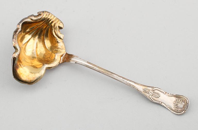 SÅSSKÅL samt SÅSSLEV, silver, Emauel Forssman, Växjö 1876. Total vikt ca 475 g.